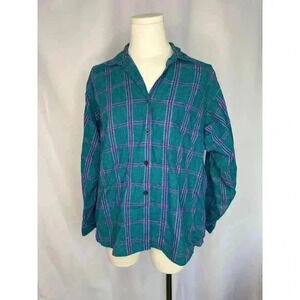 Patagonia Woman’s Button down plaid shirt